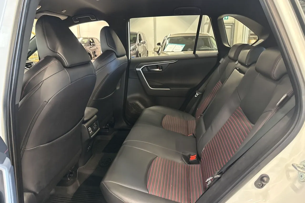 Vehicle image 22