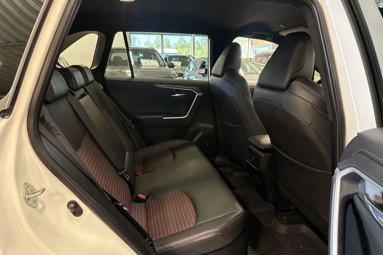 Vehicle image 21