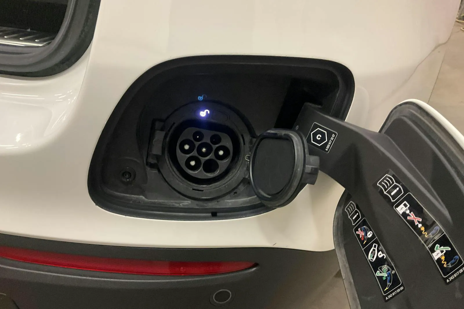 Vehicle image 15