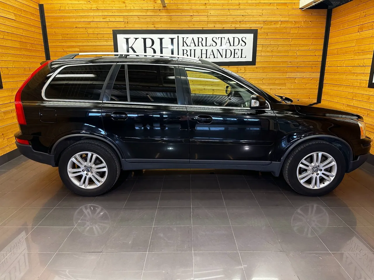 Vehicle image 6