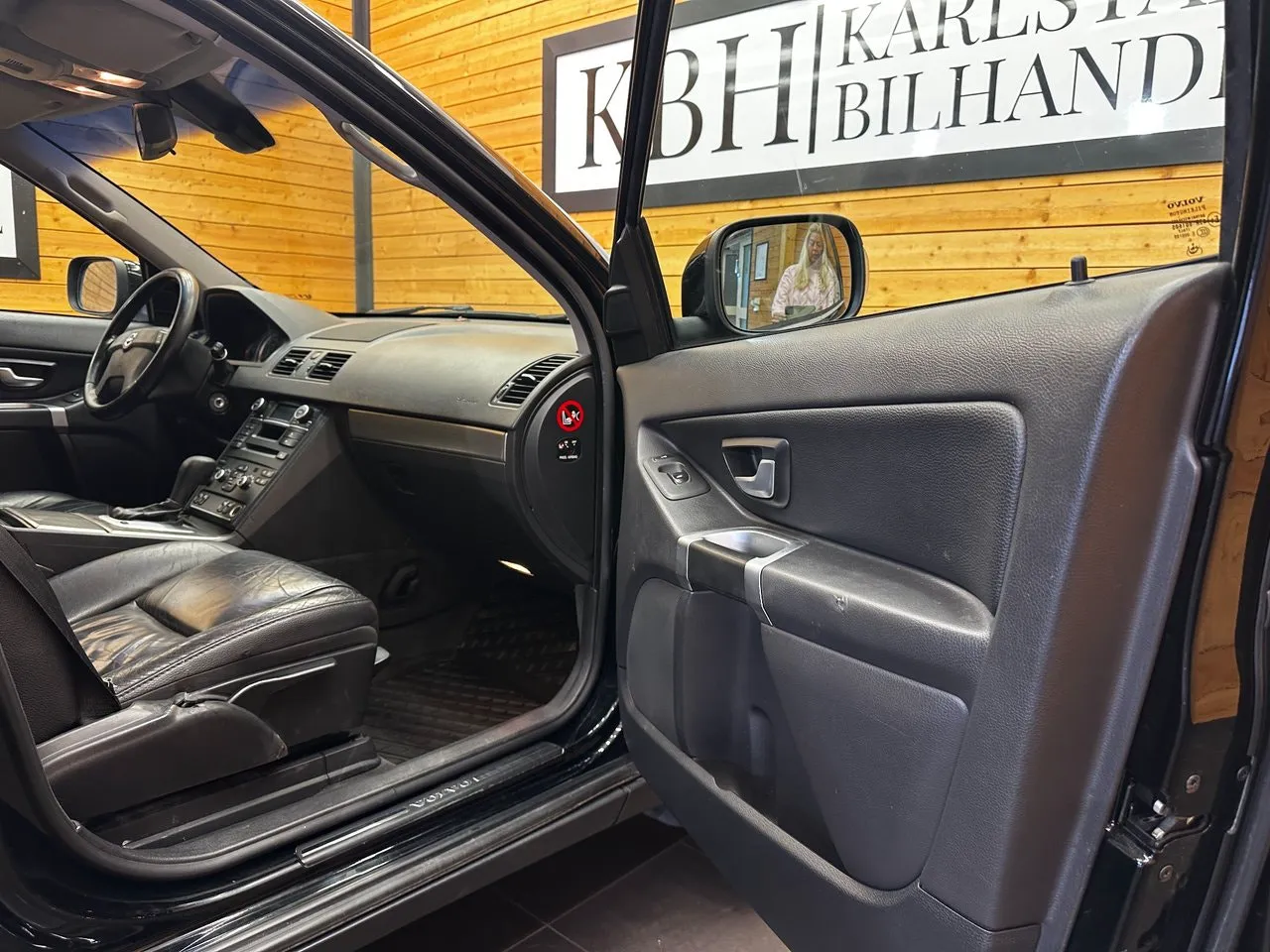 Vehicle image 23