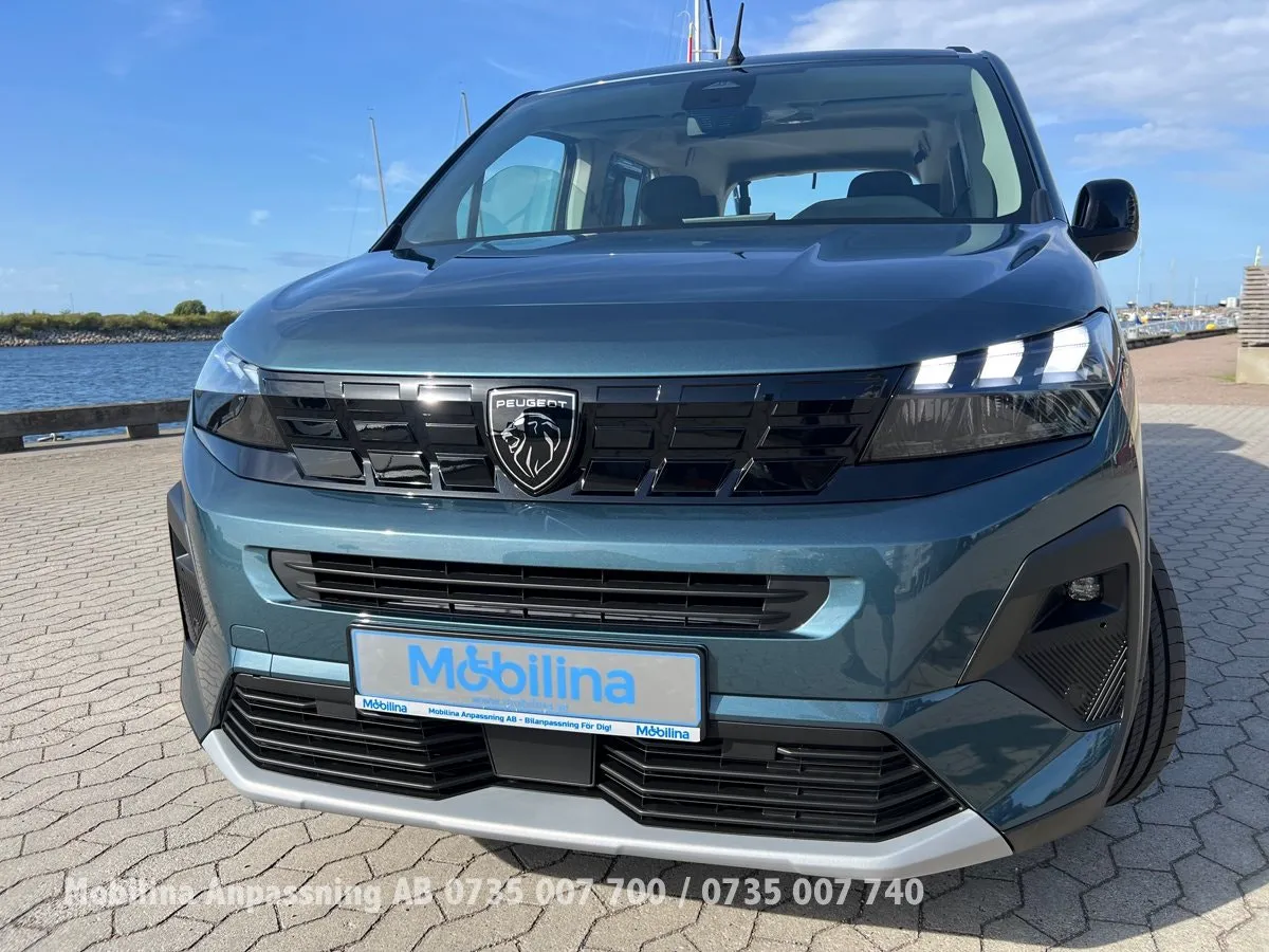 Vehicle image 24
