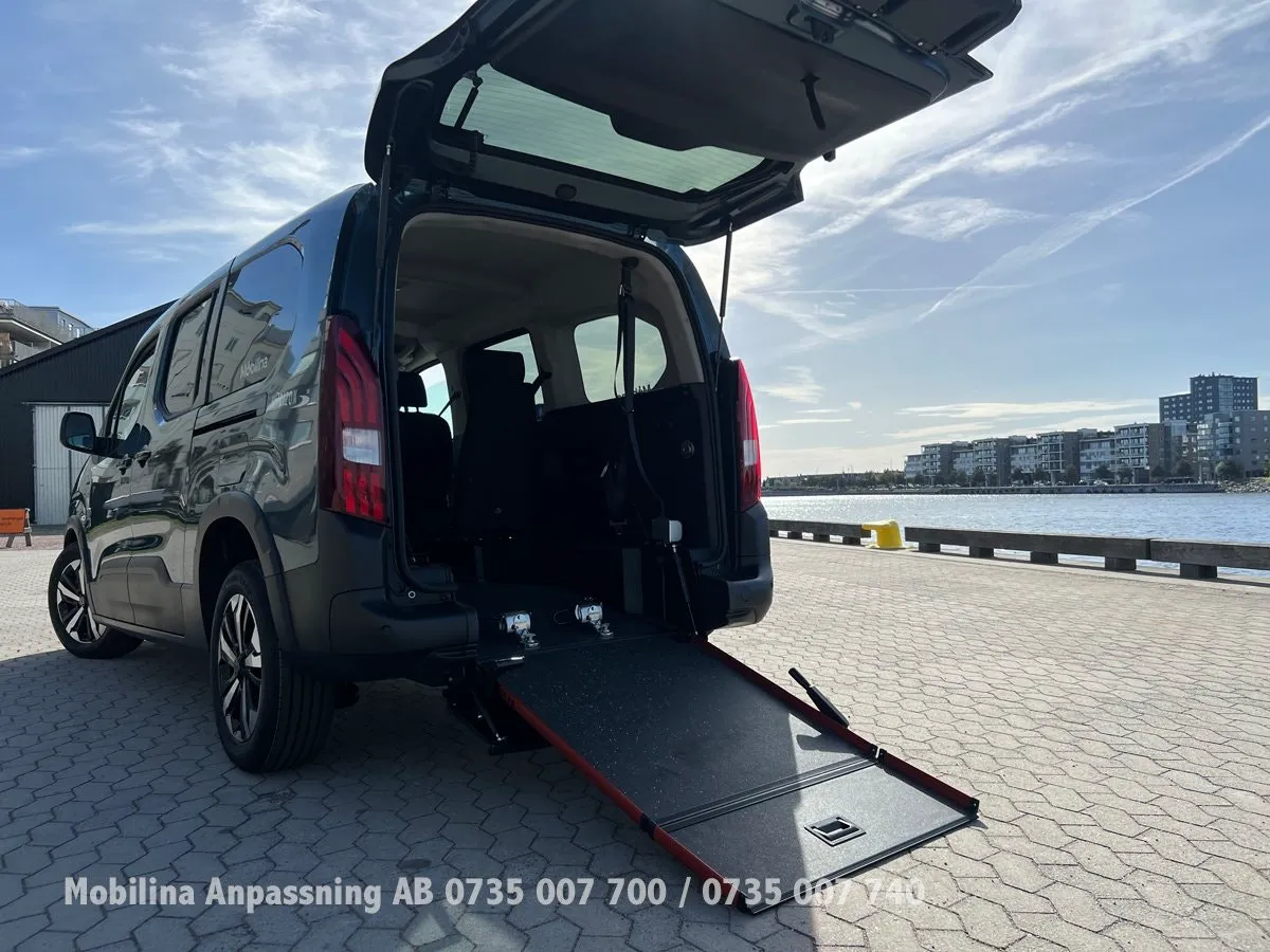 Vehicle image 20