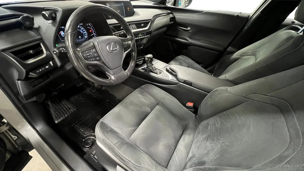 Vehicle image 8
