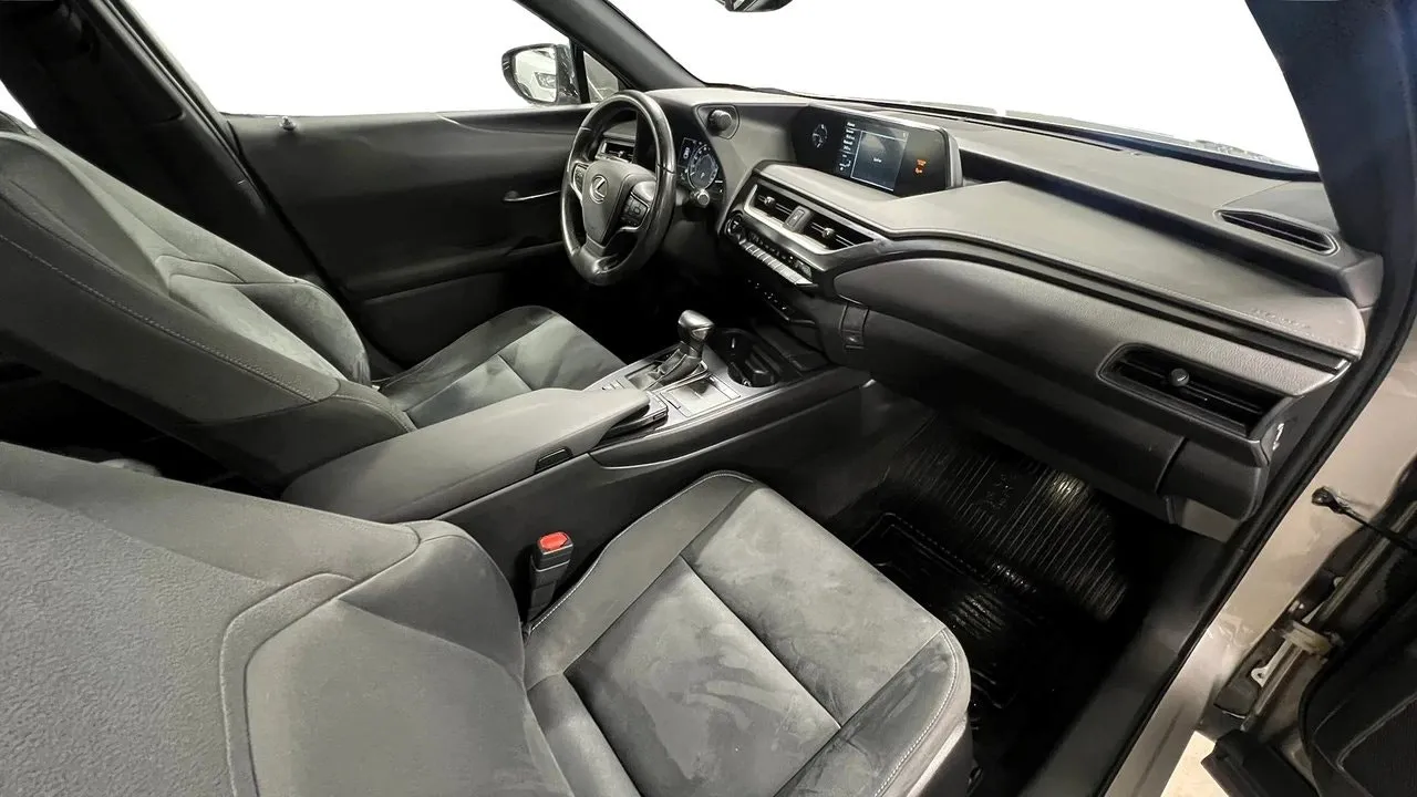 Vehicle image 14