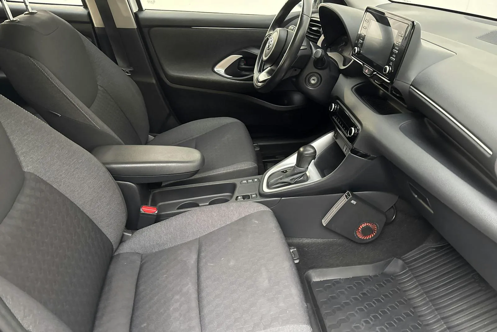 Vehicle image 6