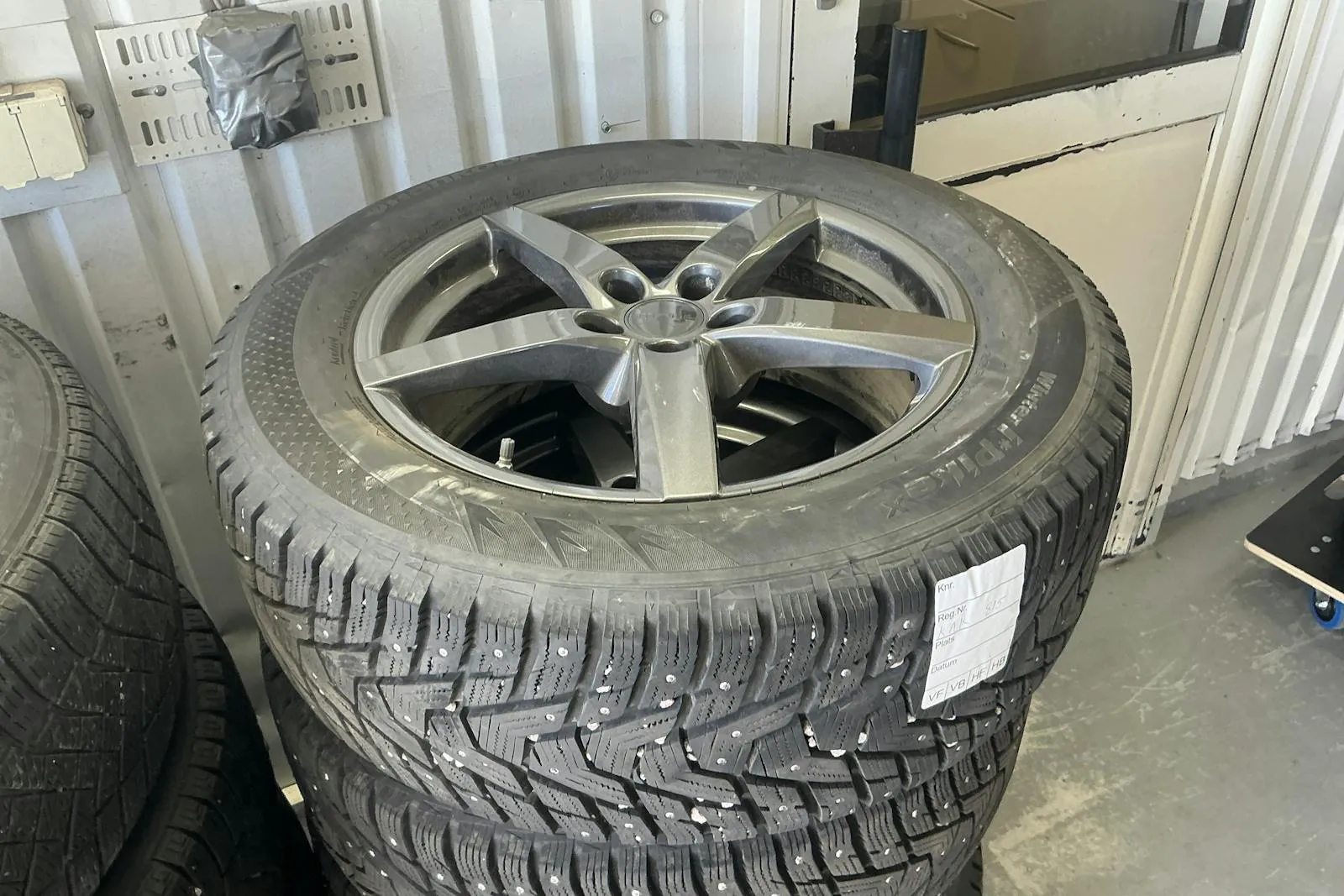 Vehicle image 13