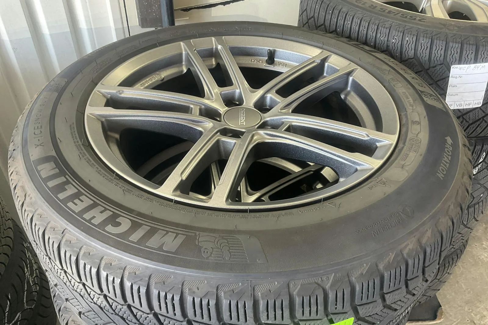 Vehicle image 10