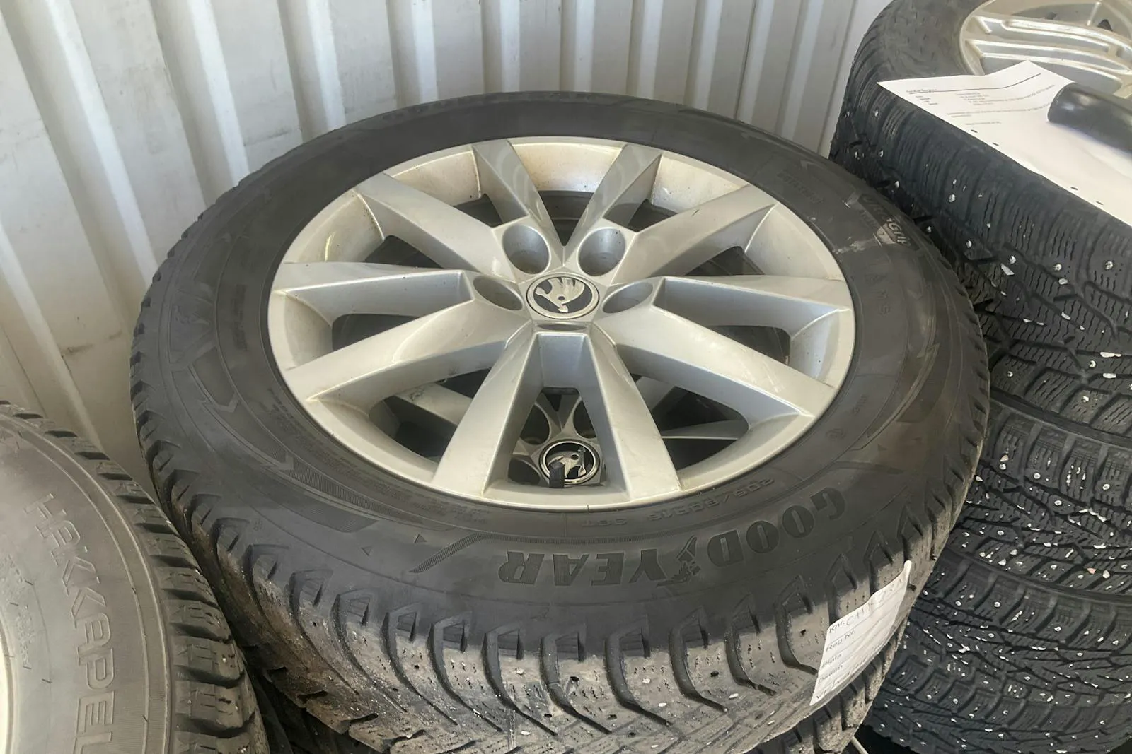 Vehicle image 10