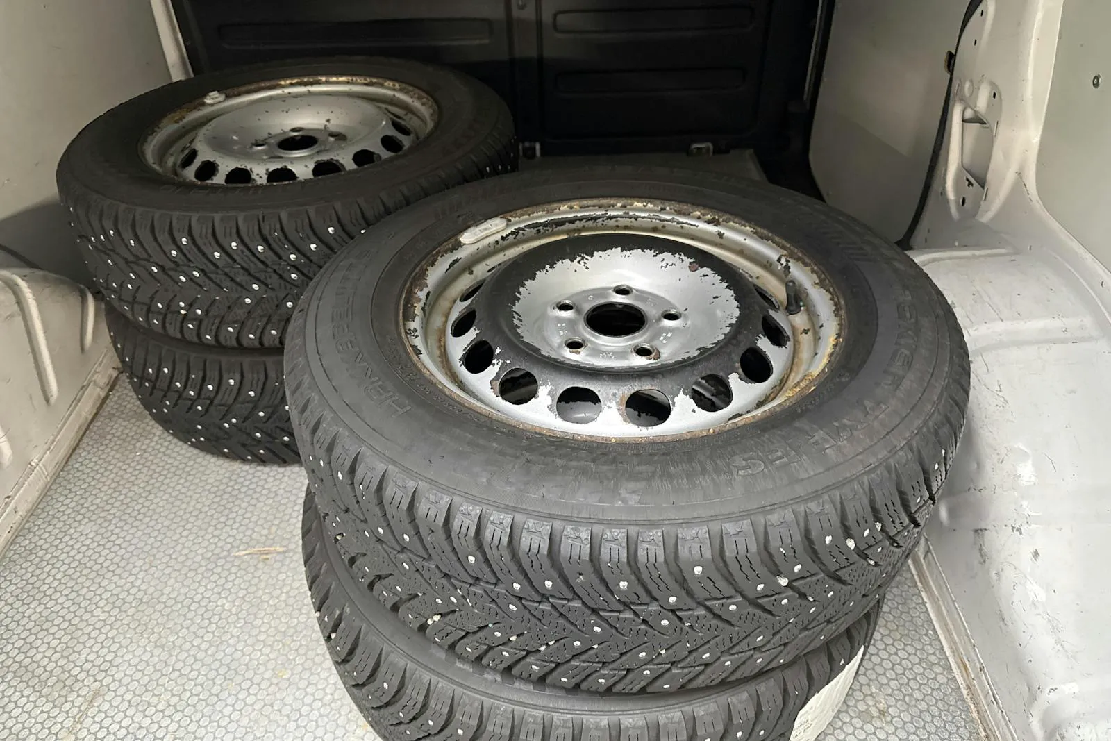 Vehicle image 9