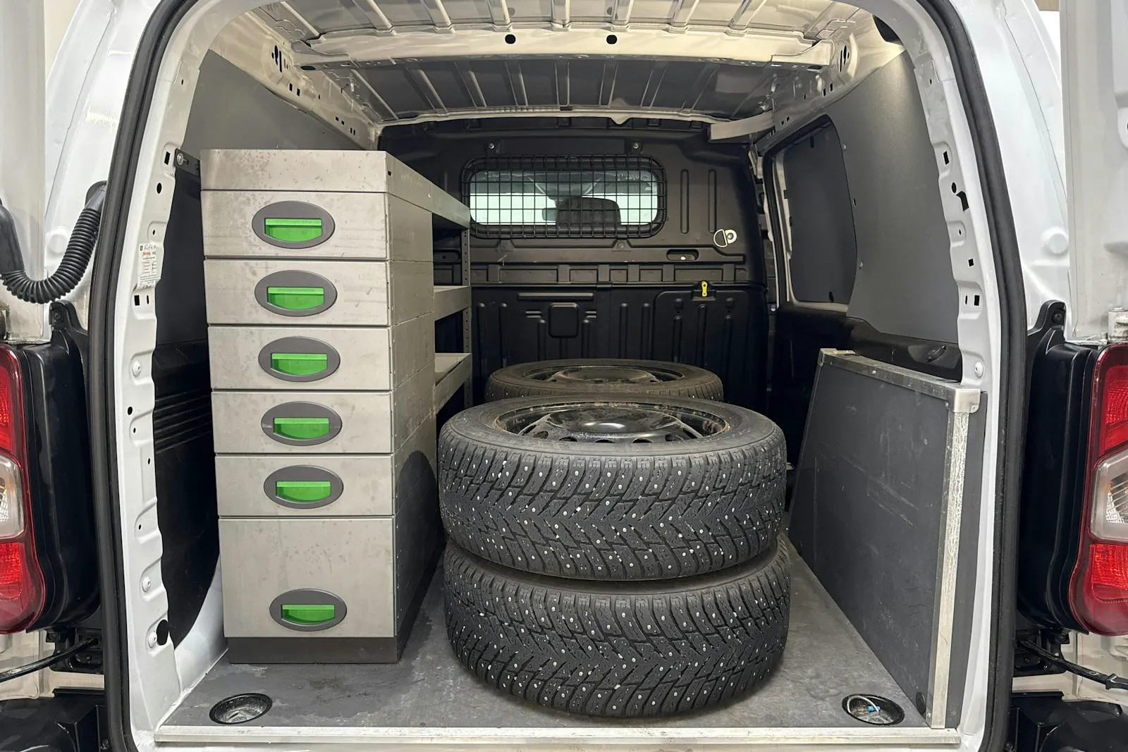 Vehicle image 7
