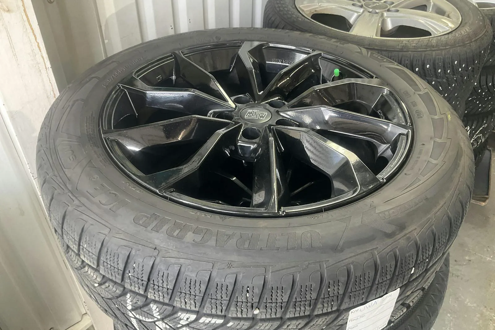 Vehicle image 16