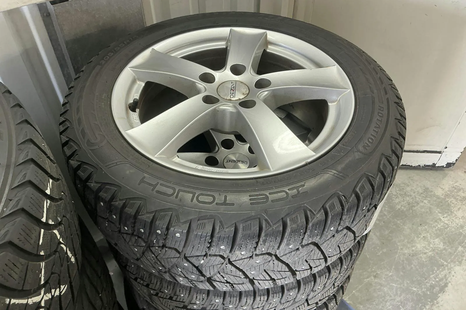 Vehicle image 12