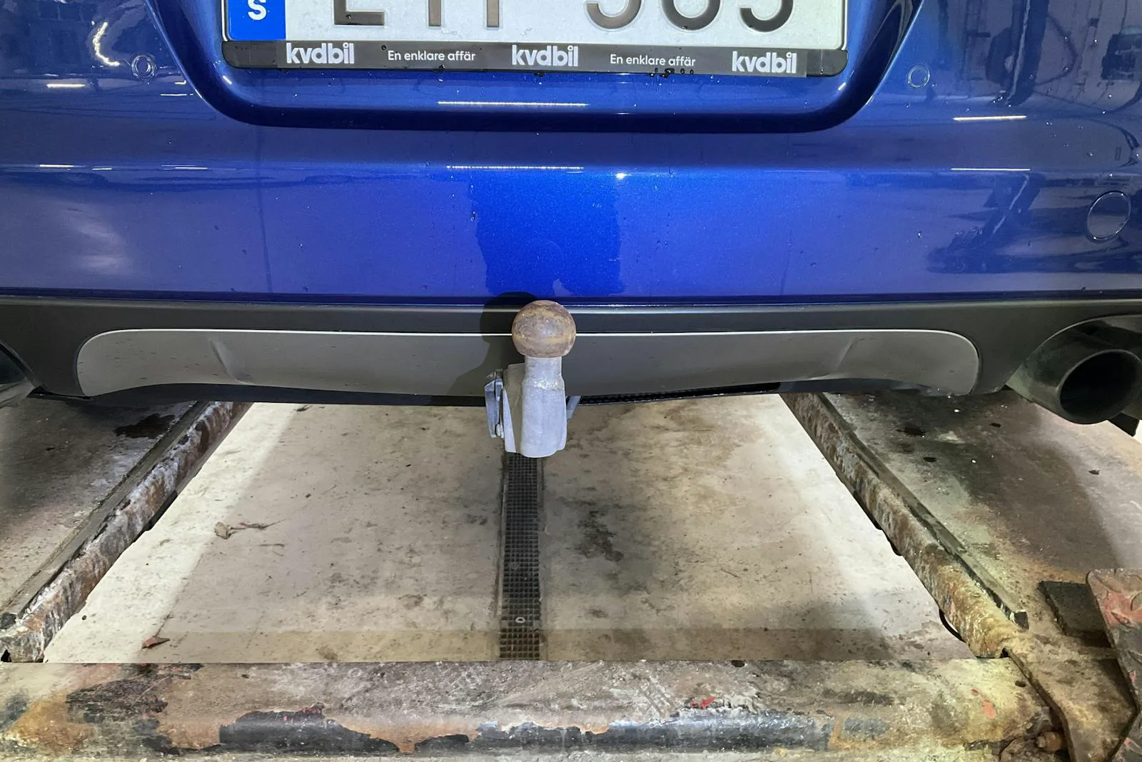 Vehicle image 14