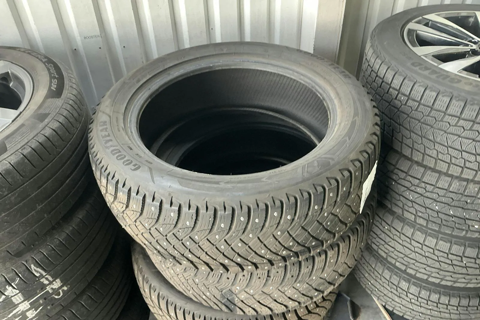 Vehicle image 13