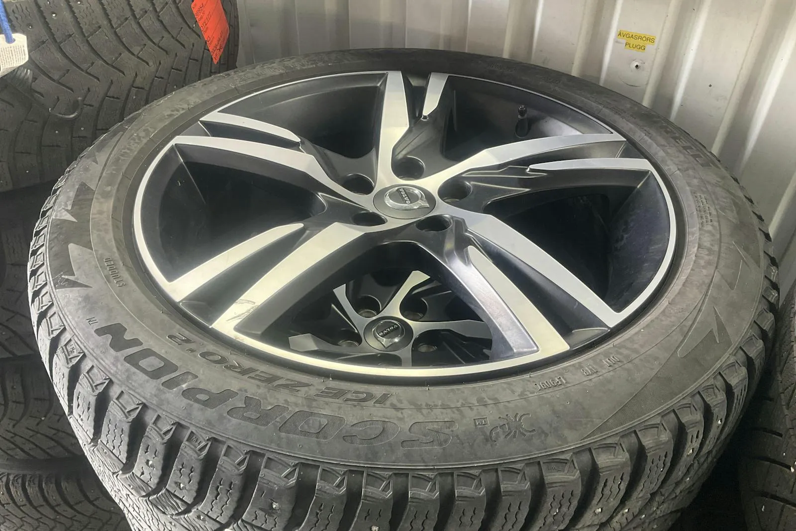 Vehicle image 15