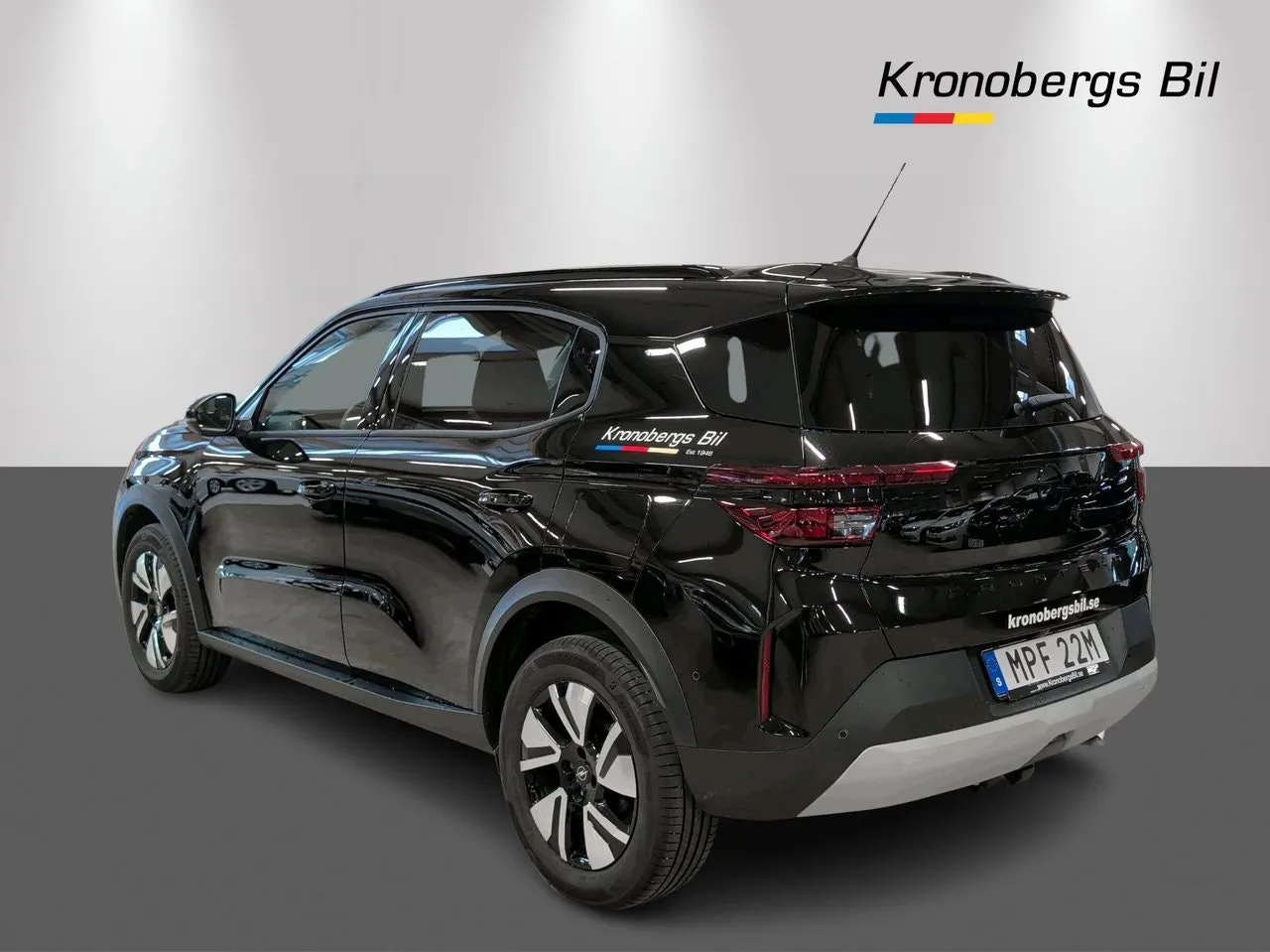 Vehicle image 5