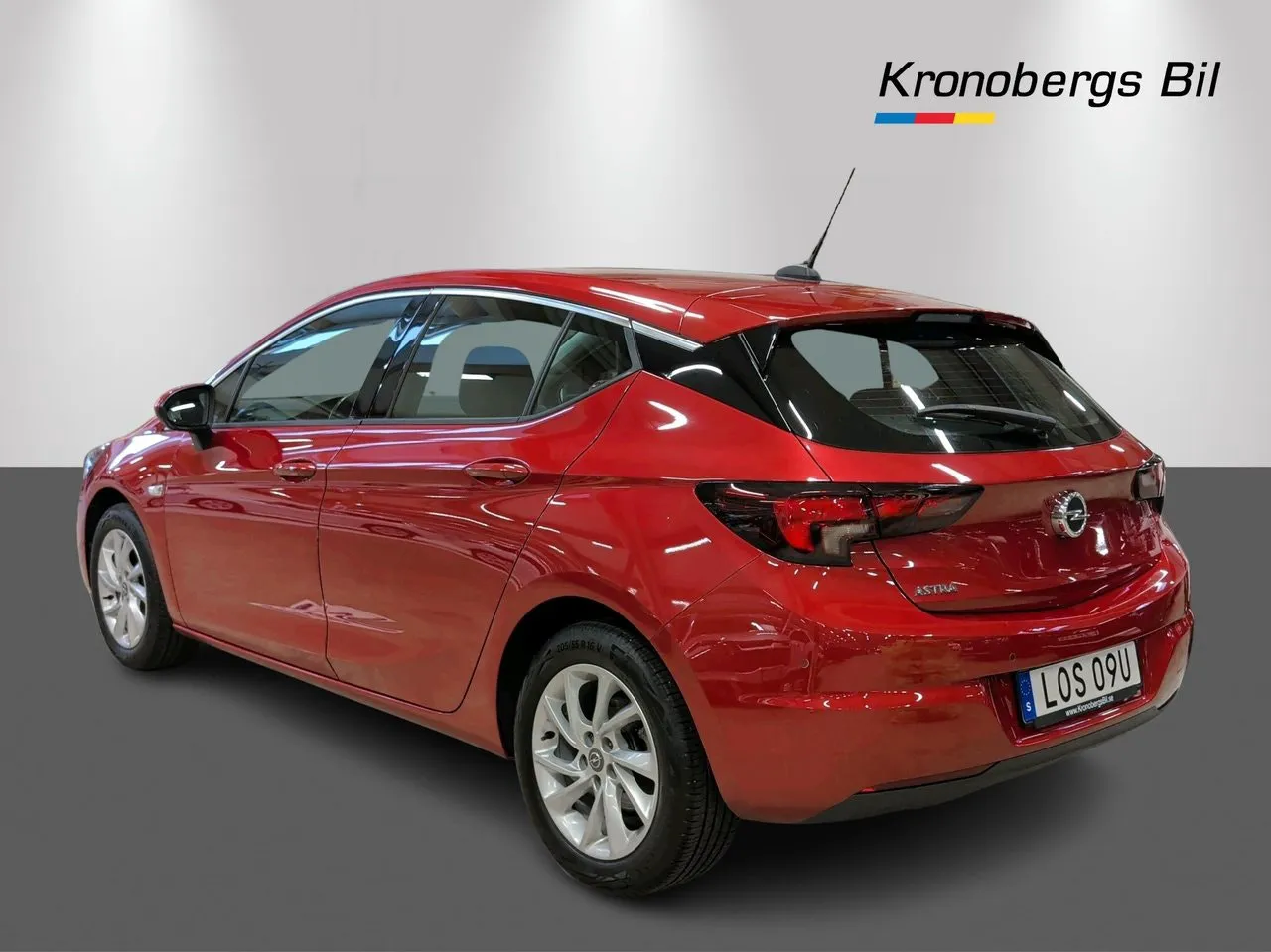 Vehicle image 5
