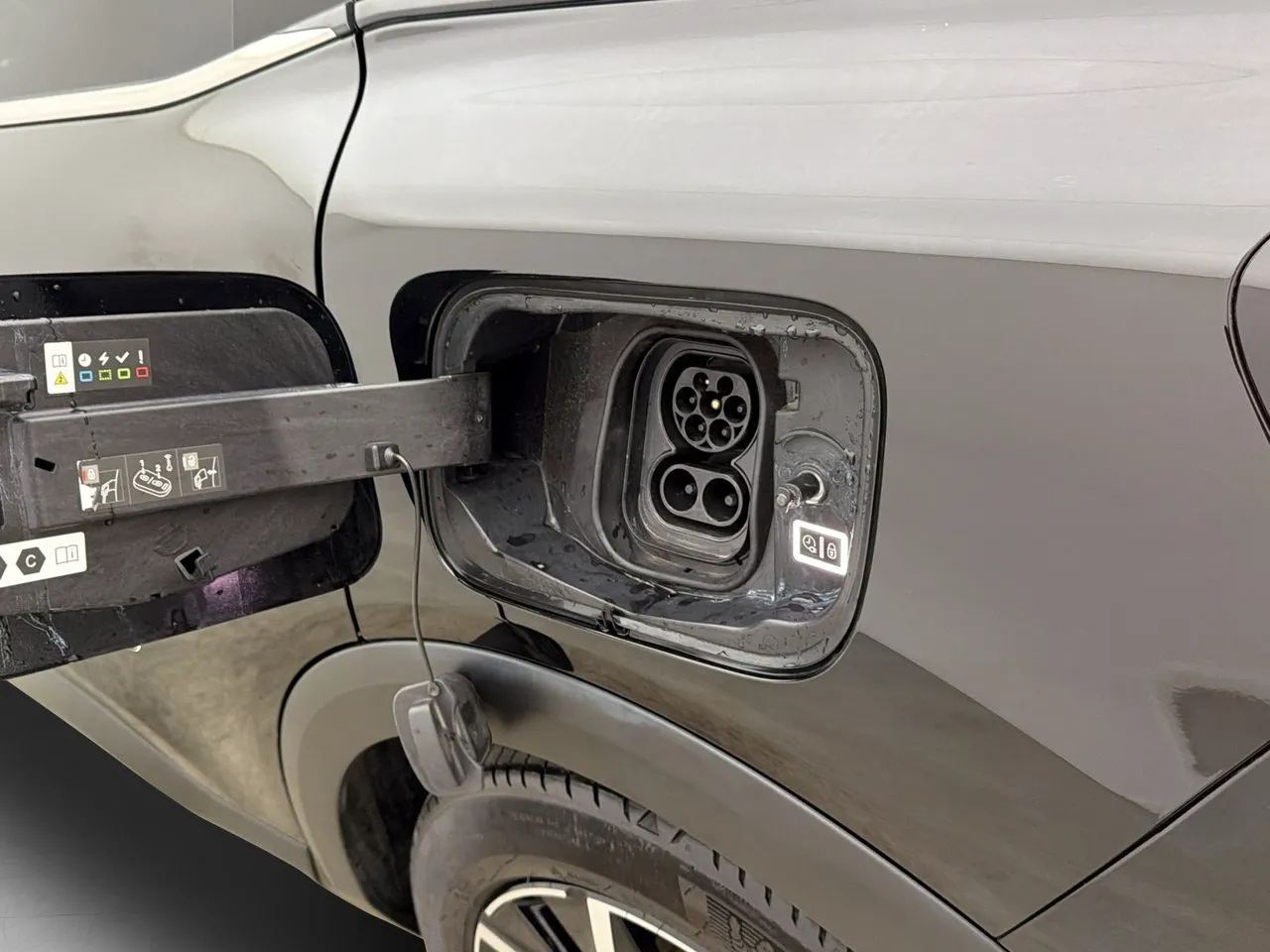 Vehicle image 18