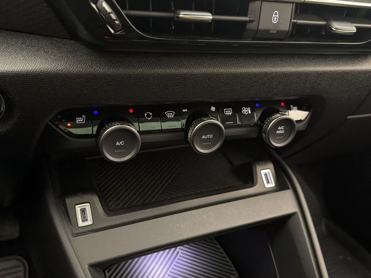 Vehicle image 27