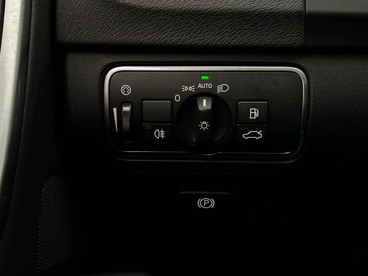 Vehicle image 26