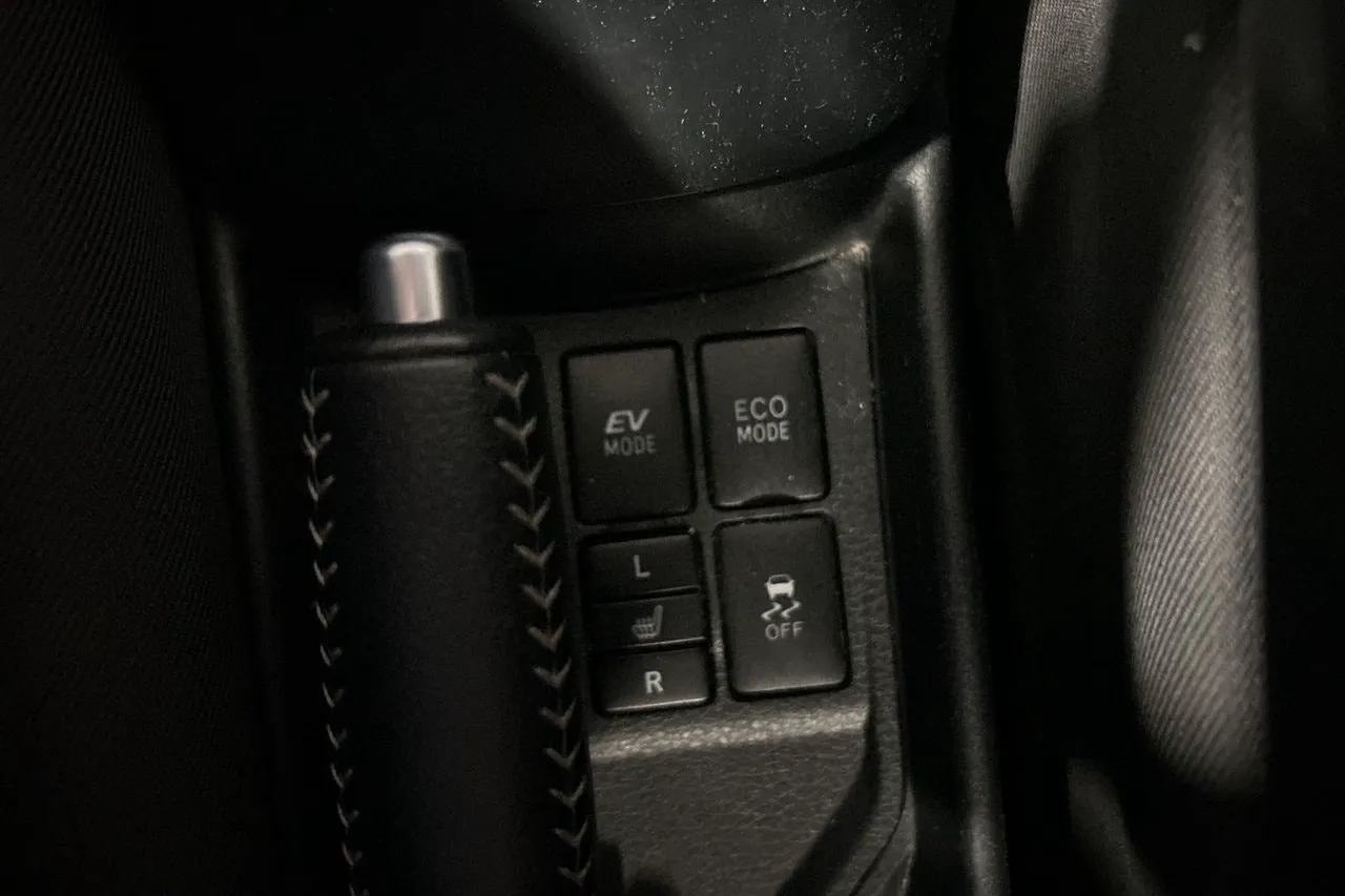 Vehicle image 18