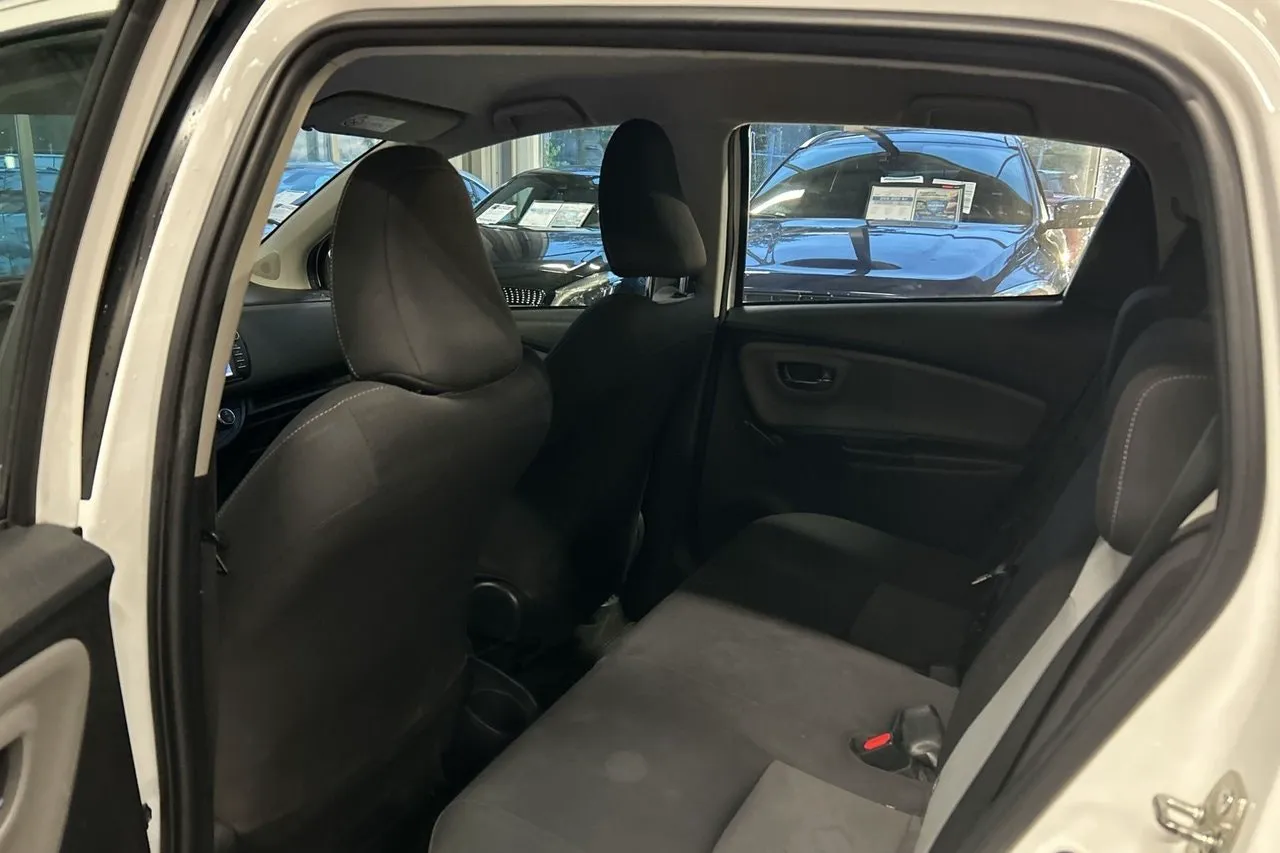Vehicle image 23