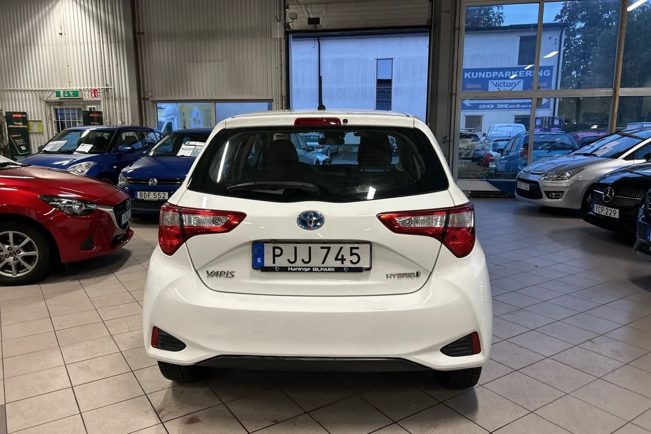 Vehicle image 7