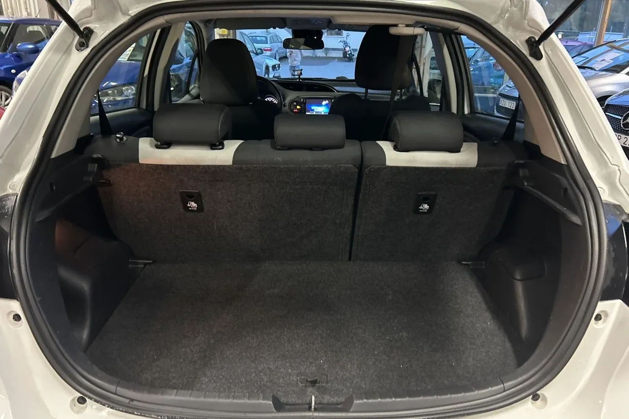 Vehicle image 25