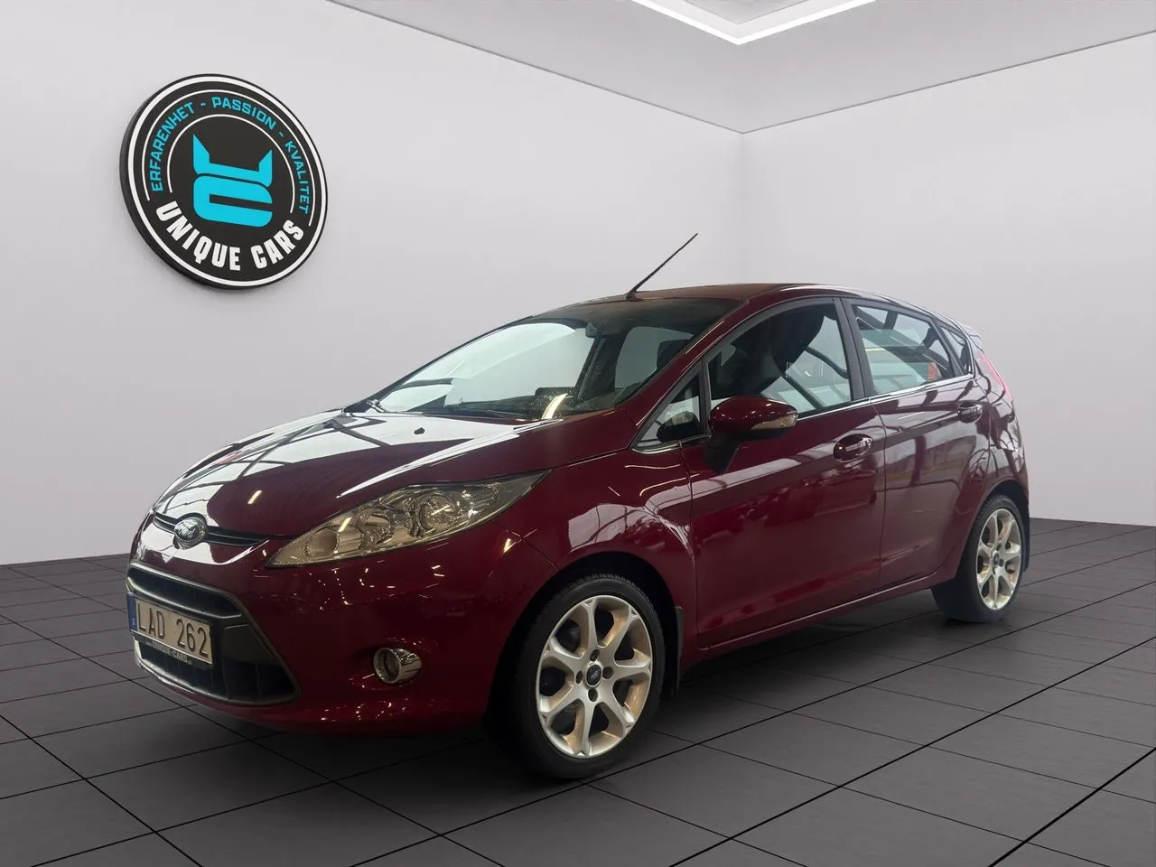 Vehicle image 6