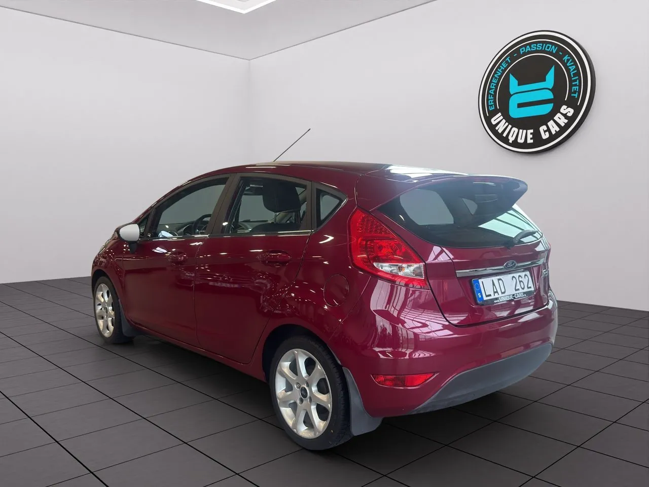 Vehicle image 4