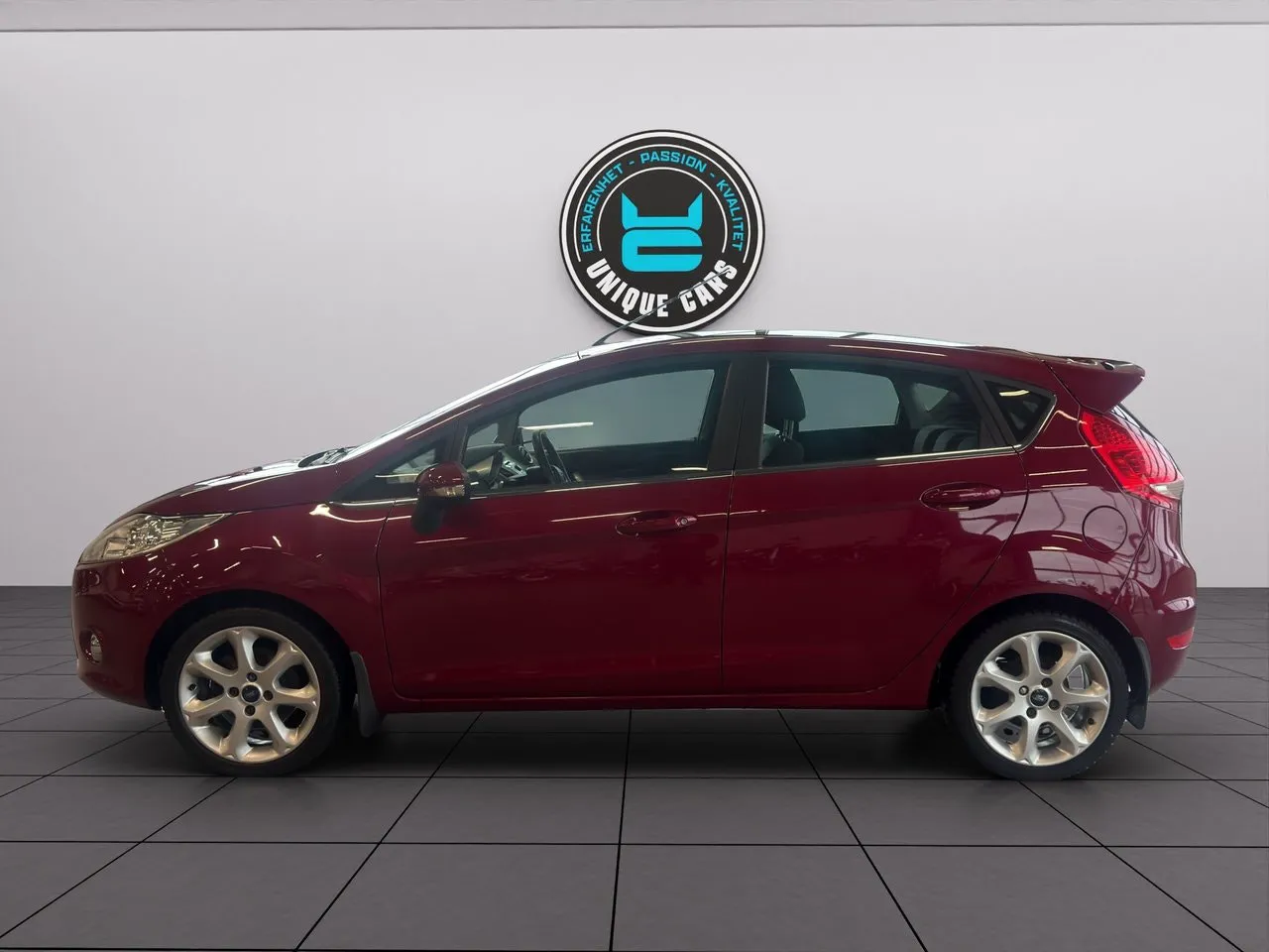 Vehicle image 5