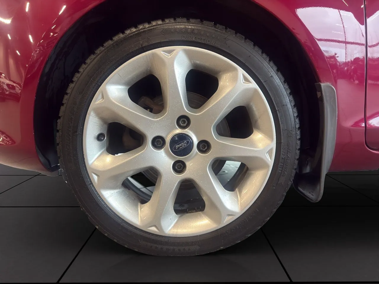 Vehicle image 16