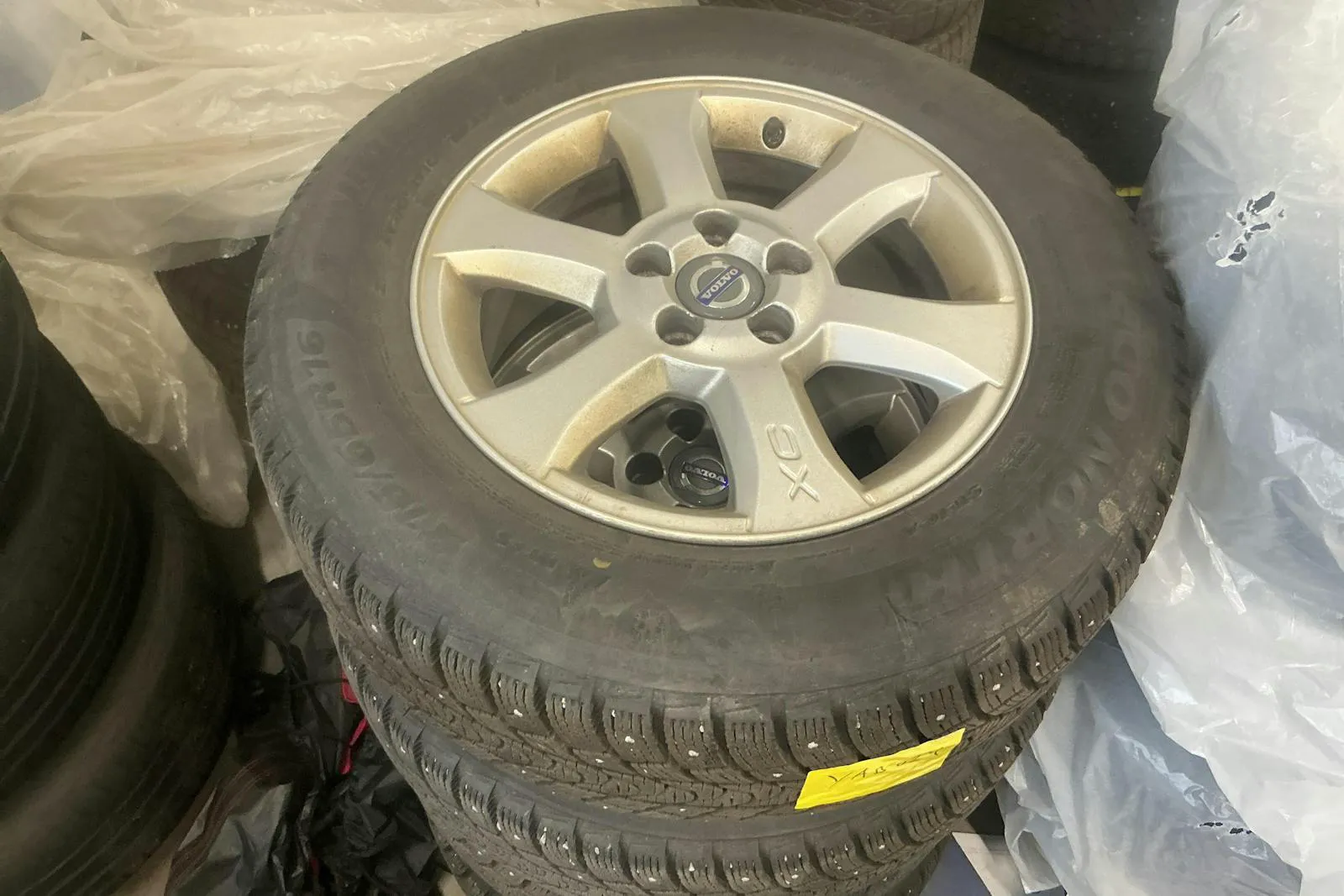 Vehicle image 15