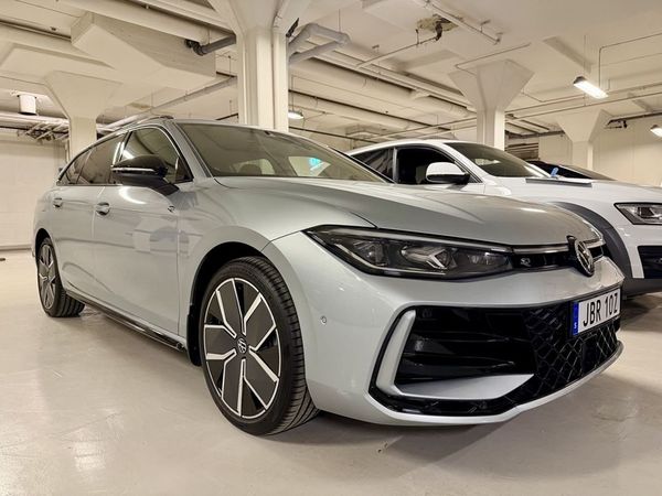 Volkswagen Passat R-Line eHybrid (272hk) Navi Drag Pano - 2026
