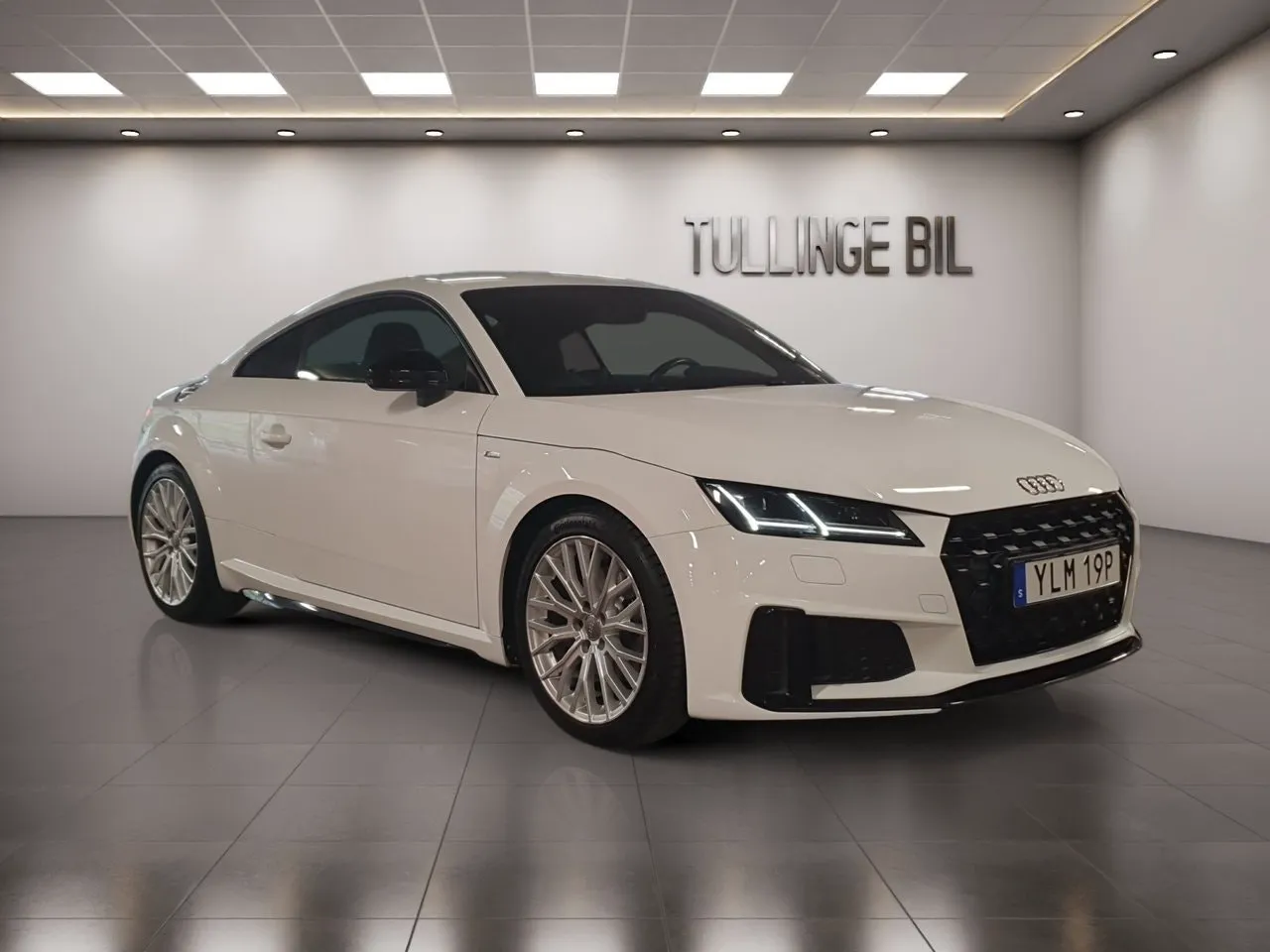 Vehicle image 6