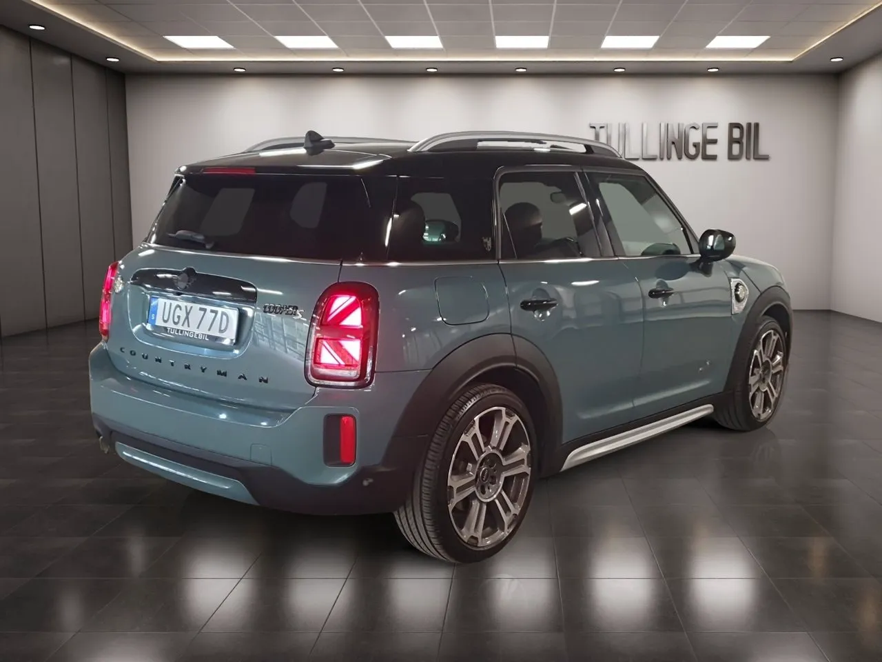 Vehicle image 4