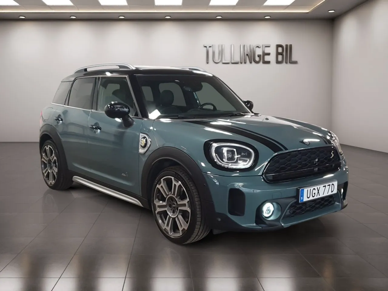Vehicle image 6