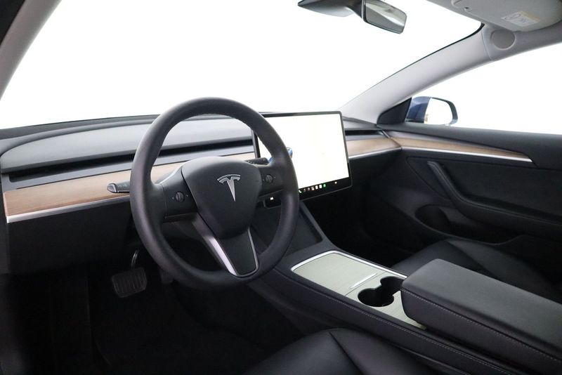 Tesla Model 3 bild 11