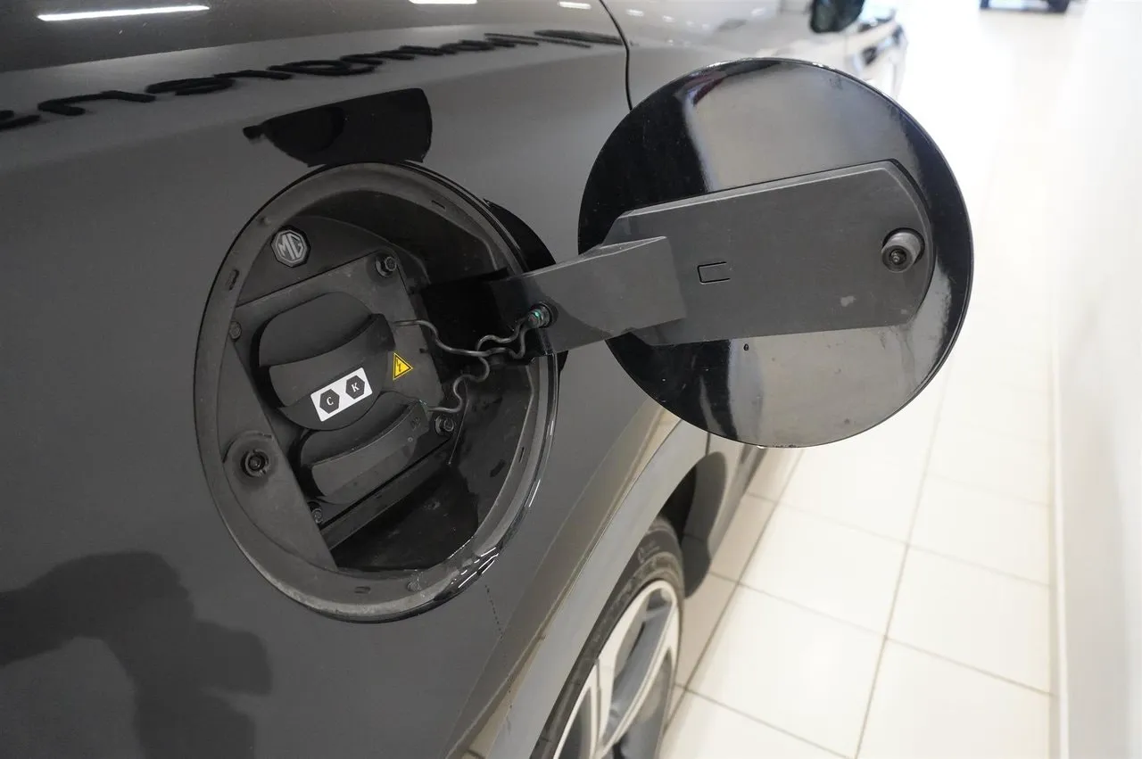 Vehicle image 18