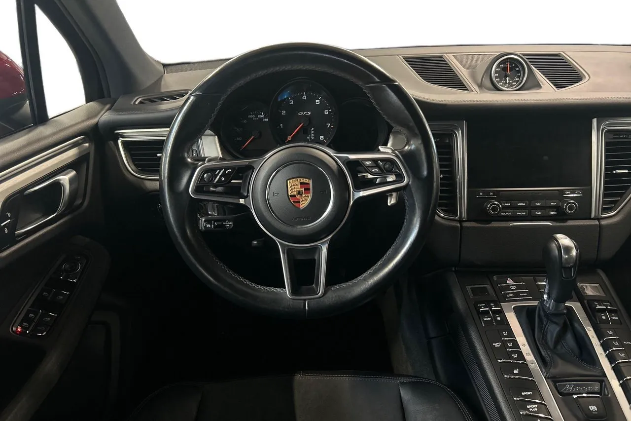 Vehicle image 15