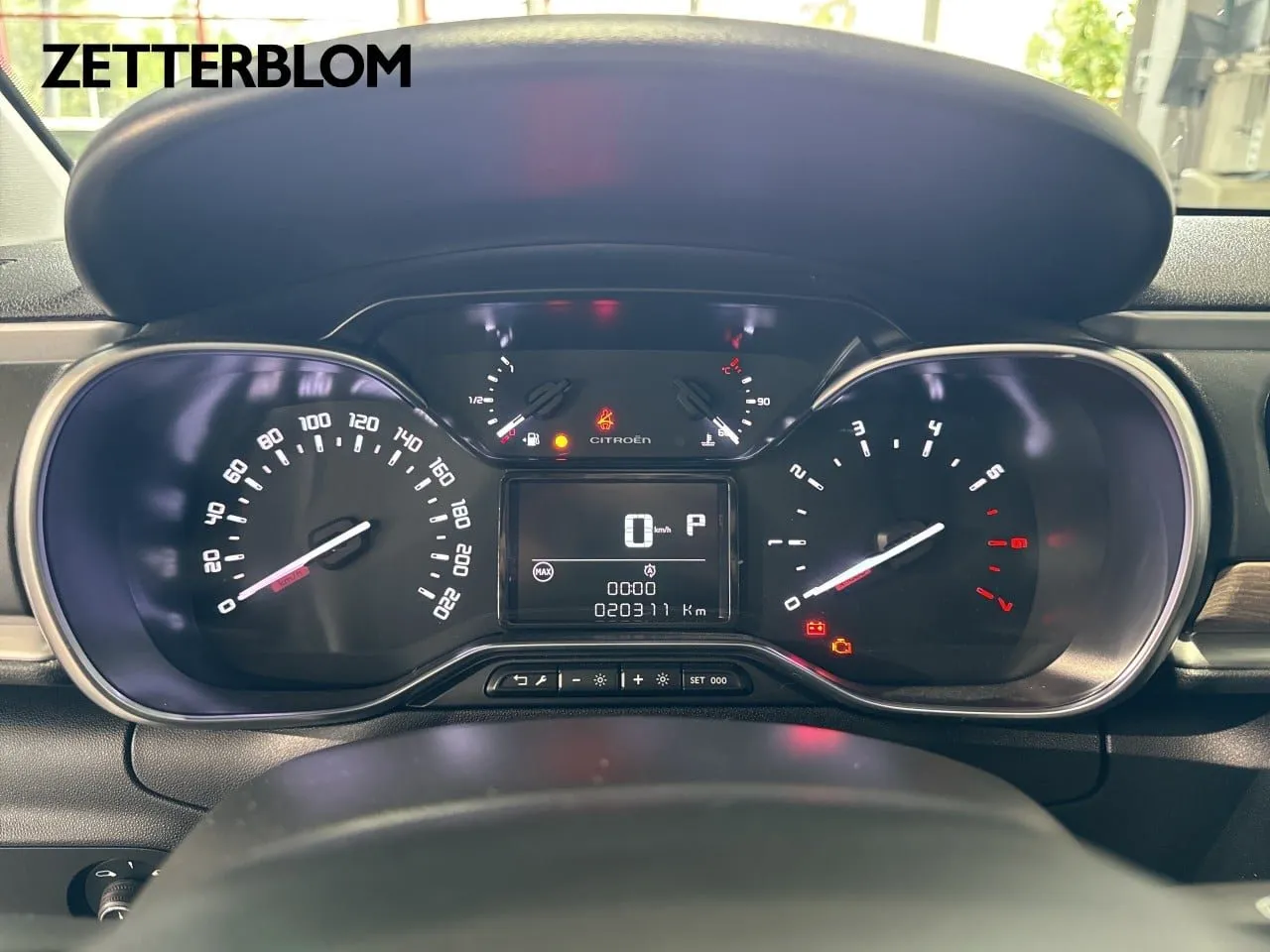 Vehicle image 10