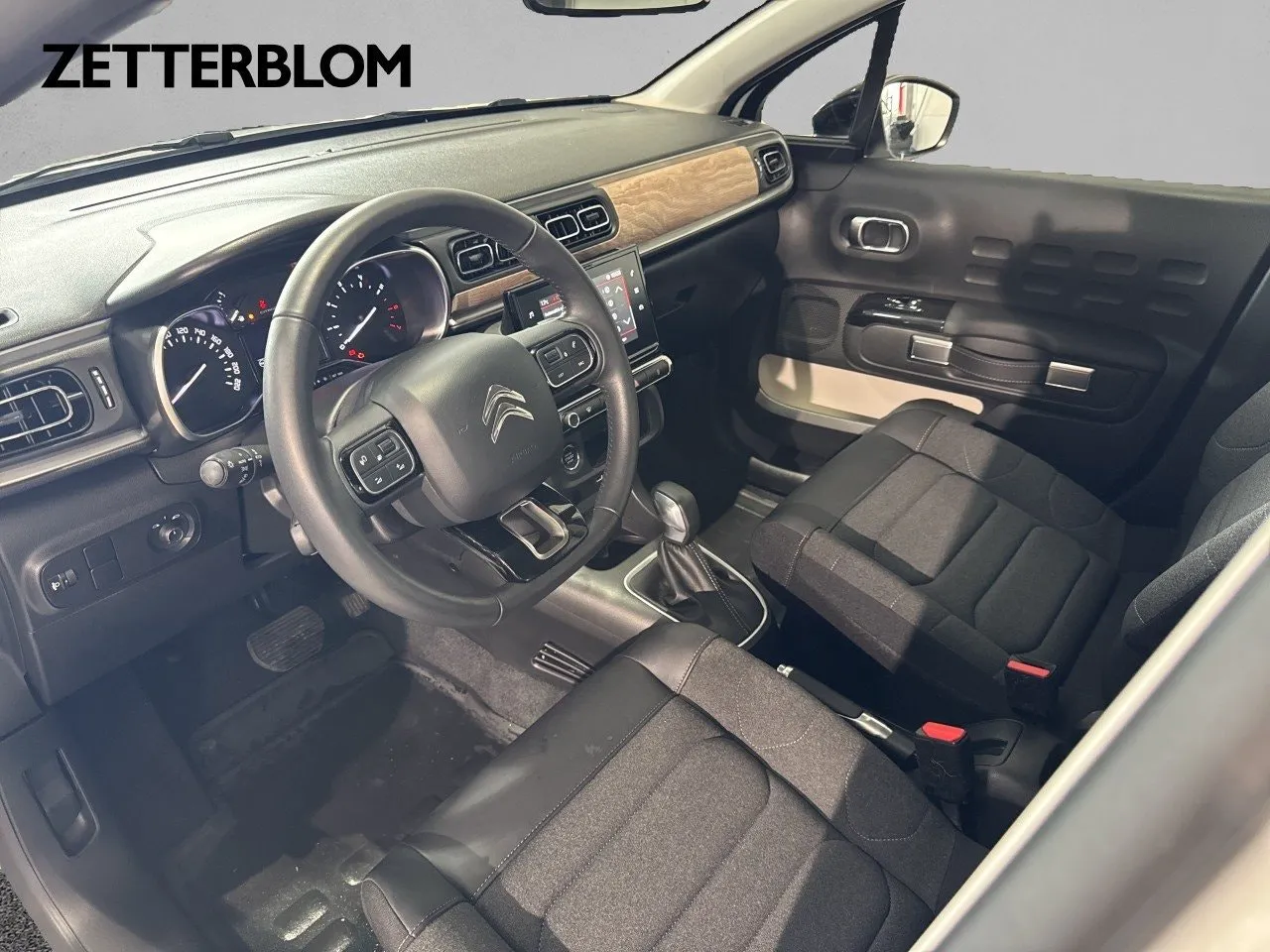 Vehicle image 7