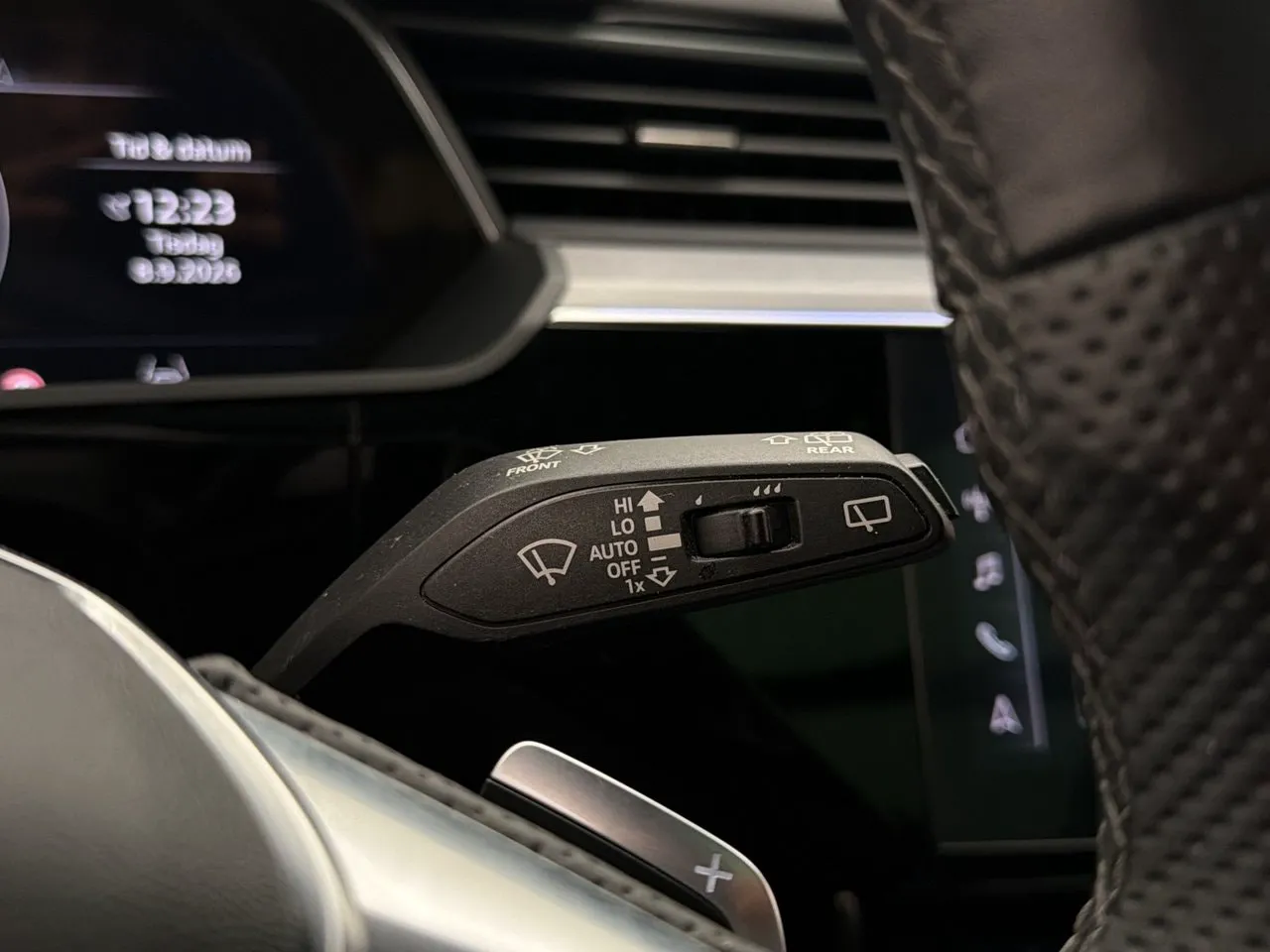 Vehicle image 32