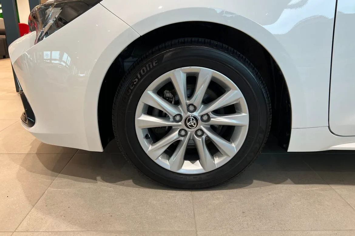 Vehicle image 16