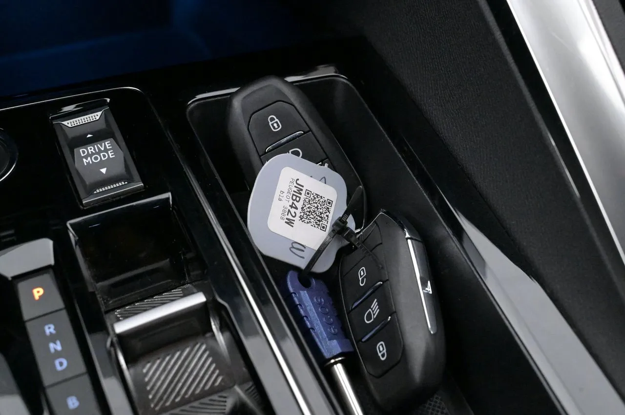 Vehicle image 18