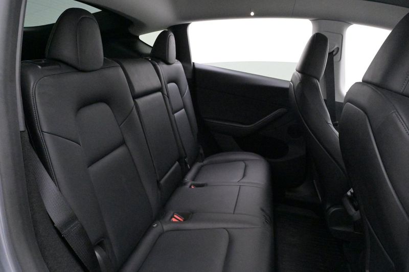 Tesla Model Y bild 21