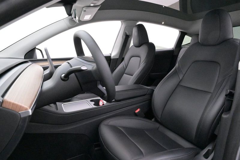 Tesla Model Y bild 9