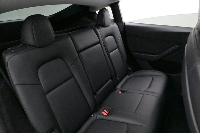 Tesla Model Y bild 21