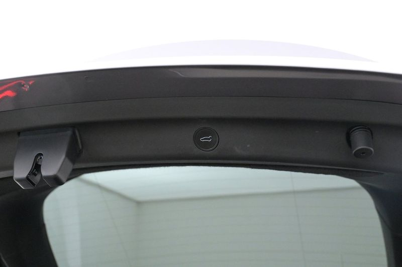 Tesla Model Y bild 23
